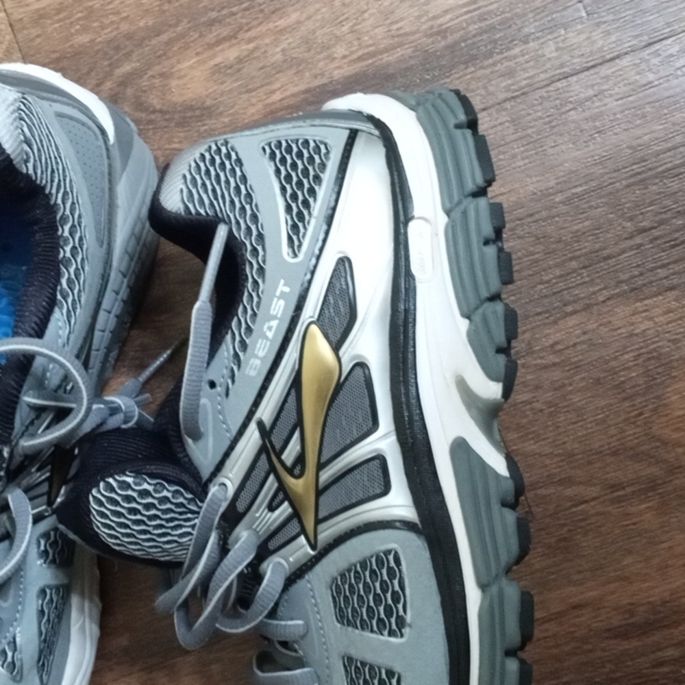 Brooks Beast Mogo 14 sneakers